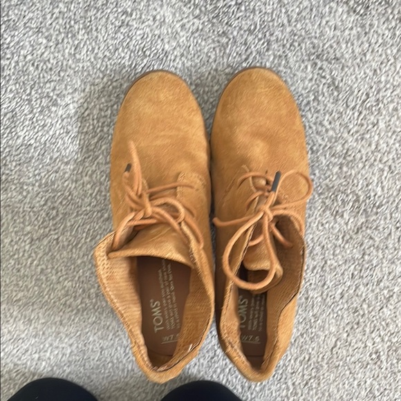 Toms Tan Lace Up Boots with Rounded Toe and Chunky Heel - Picture 8 of 9